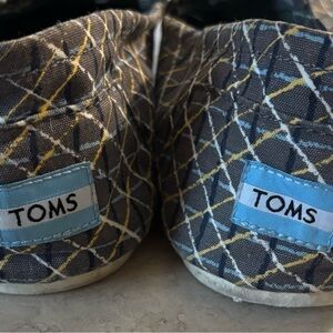TOMS Geometric Patterned Shoes